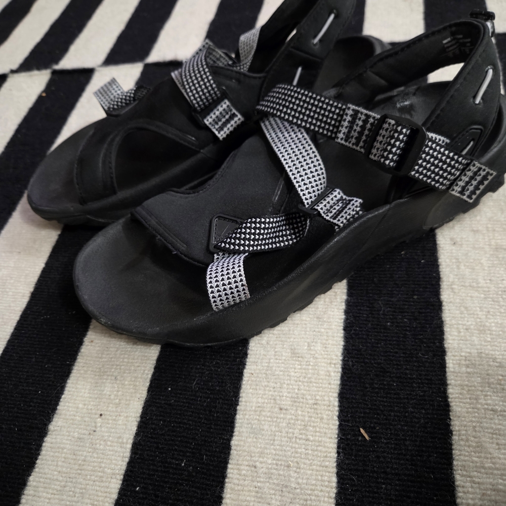 Nike‎ Black and Gray Outdoor Sport Sandals - Picture 13 of 15